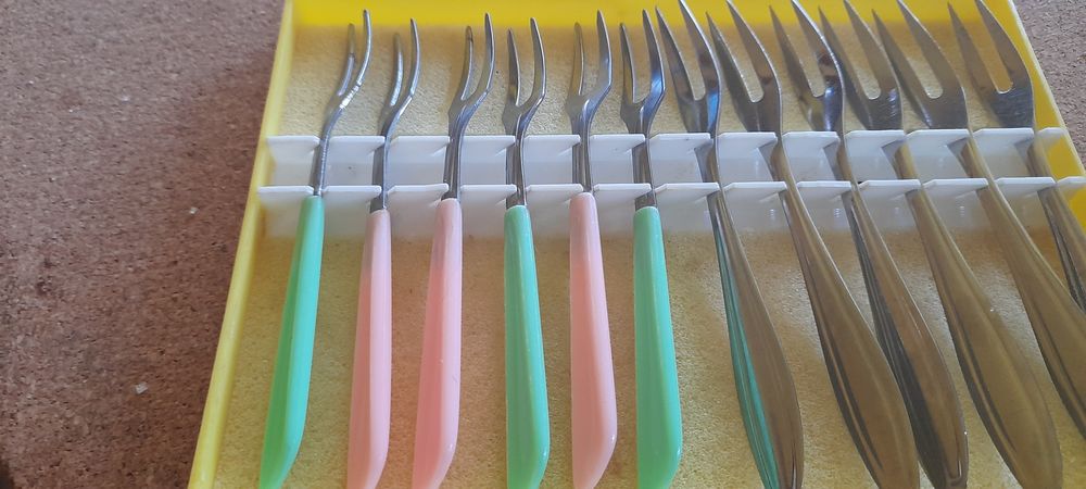 Widelczyki do zakąsek z epoki prlu