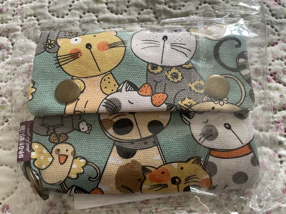 Porta-moedas em tela estampada gatos, com vários compartimentos, nova