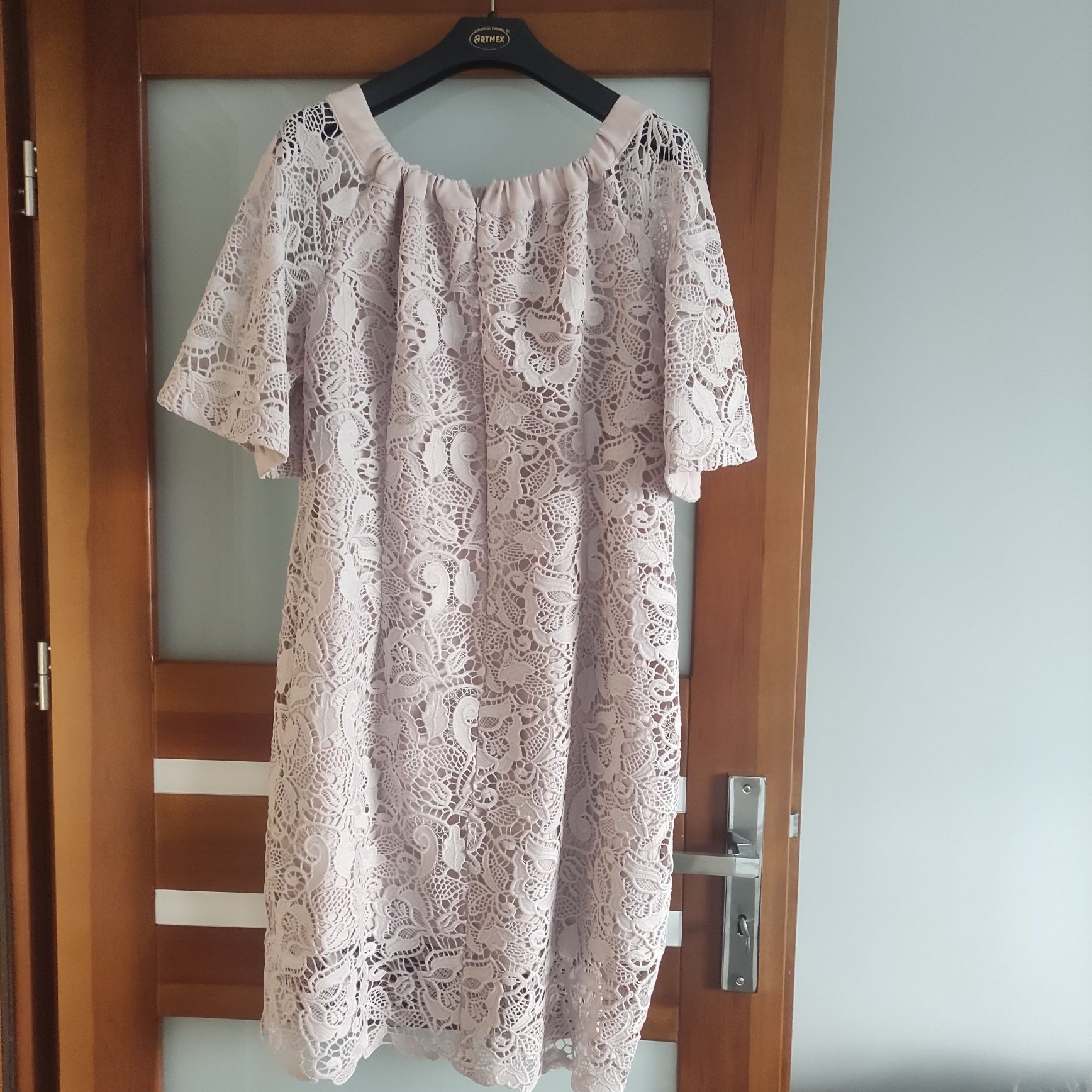 Sukienka koronkowa 50