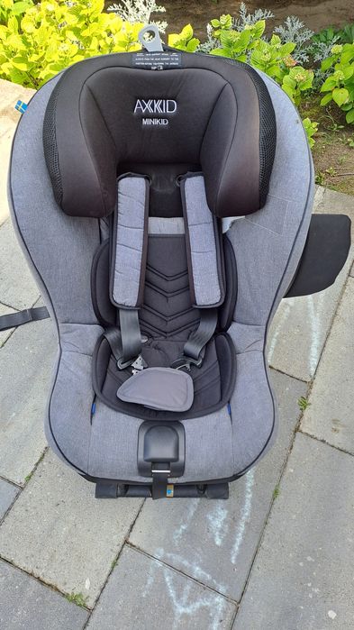 Fotelik Axkid Minikid 2.0 tyłem do kierunku jazdy