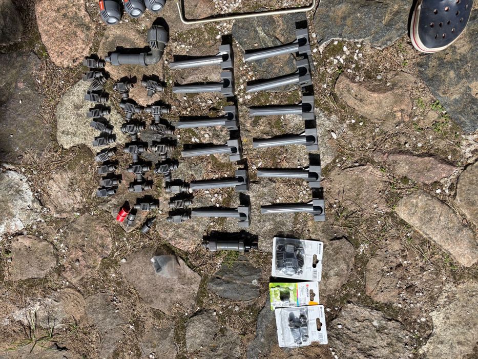 Elementy systemu automatycznego podlewania Gardeny