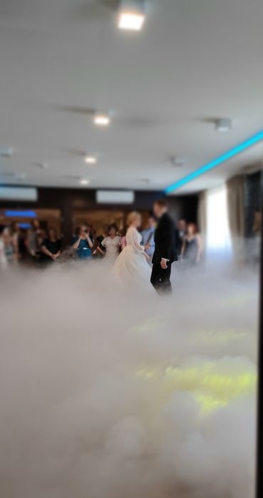 Taniec w chmurach, ciężki dym, fontanna iskier, pistolet CO2