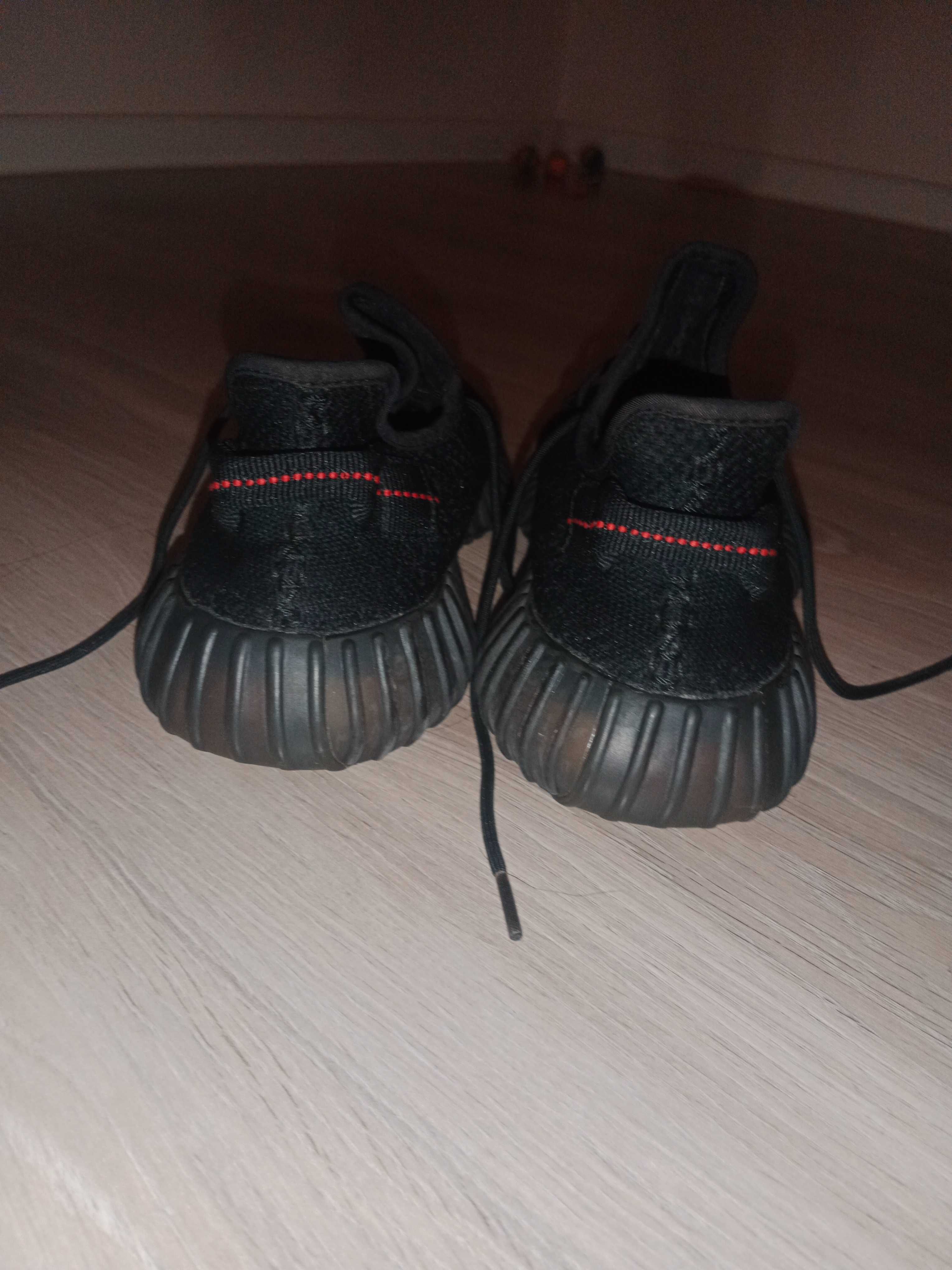 Yeezy 350 V2 Bred