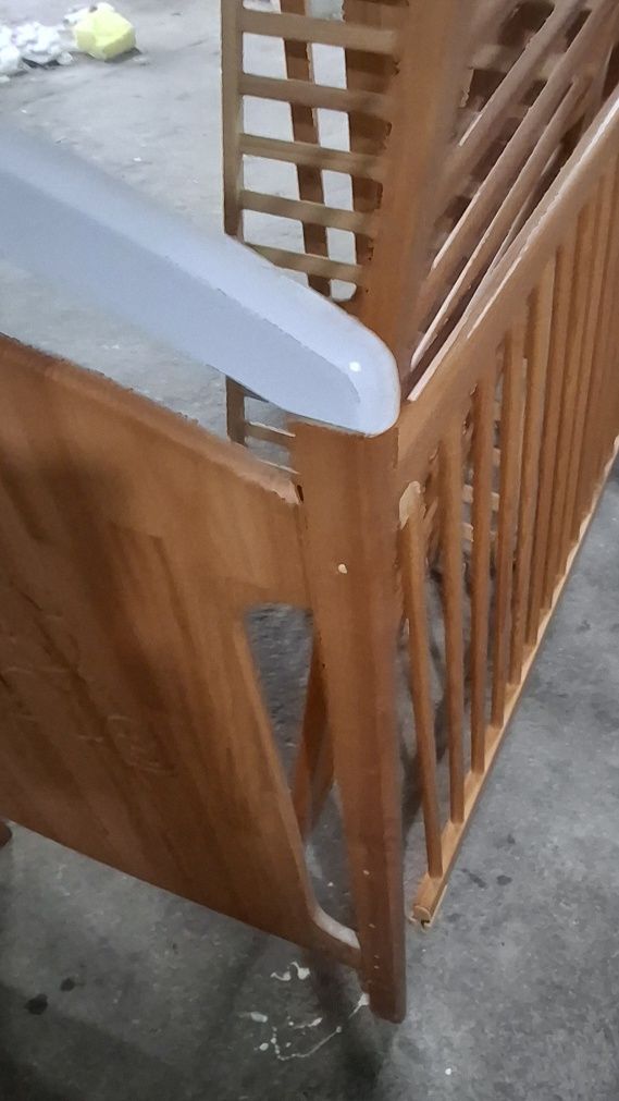 2 camas de bebe e cama para carrinho