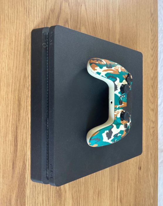 Konsola ps4 slim
