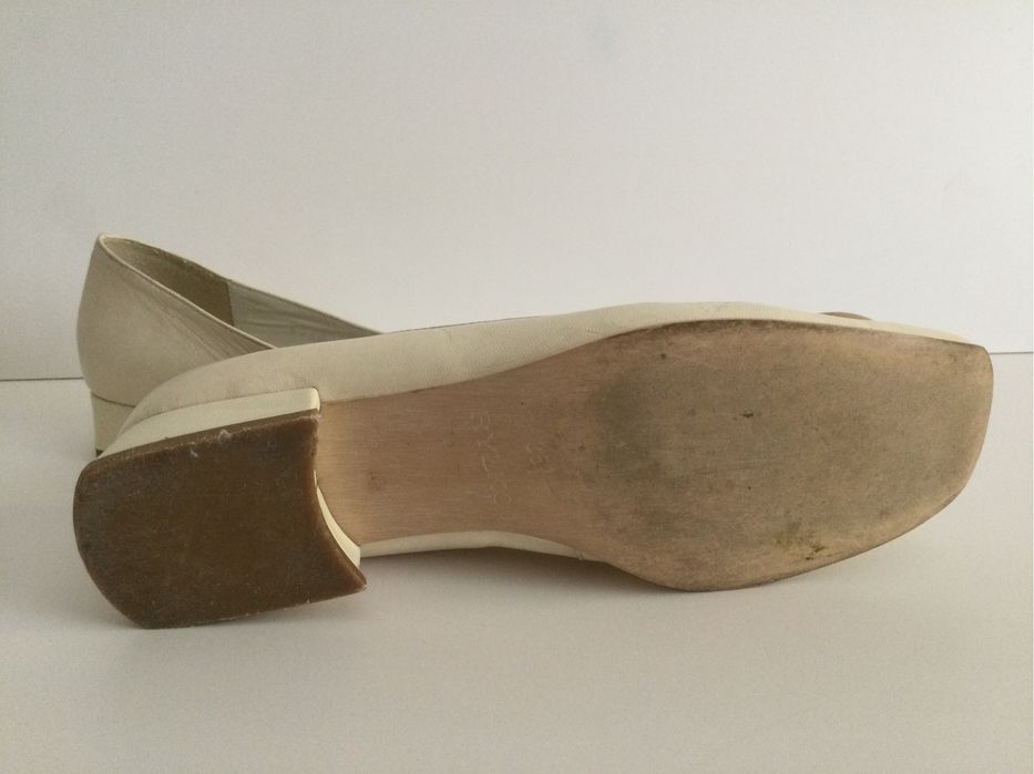 Buty na płaskim obcasie w stylu lat 60. - rozmiar 36