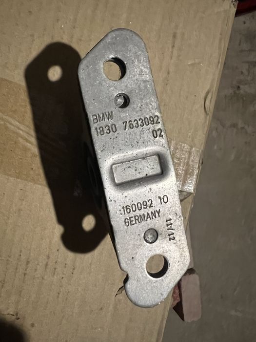 BMW 18307633092 BMW F20 F22 F30 F32 F36 подушка крепление глушителя