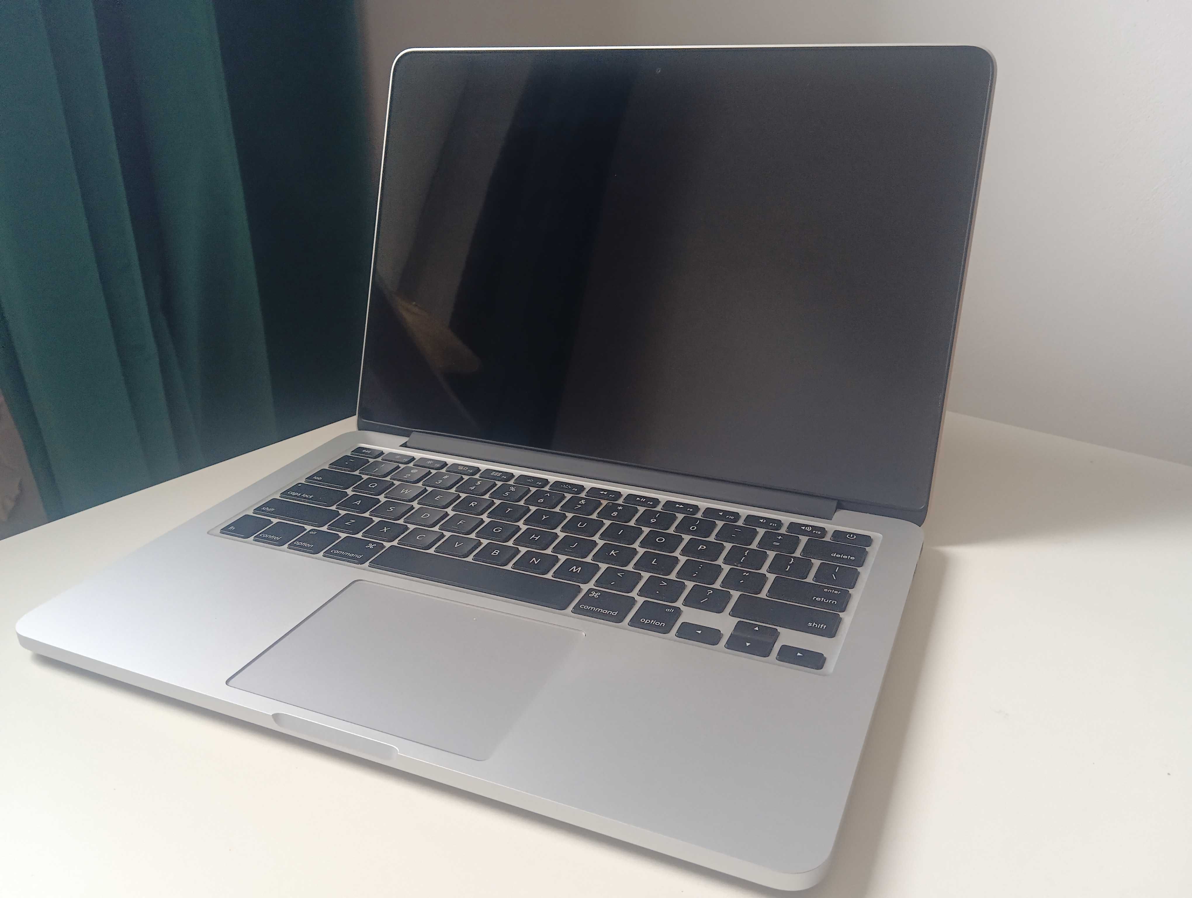 Usuwanie powłoki antyrefleksyjnej z matryc MacBooków