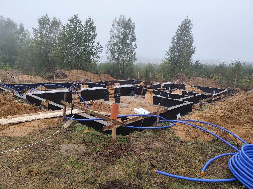 Murowanie. Szalowanie stropu schodów. Ocieplenia.