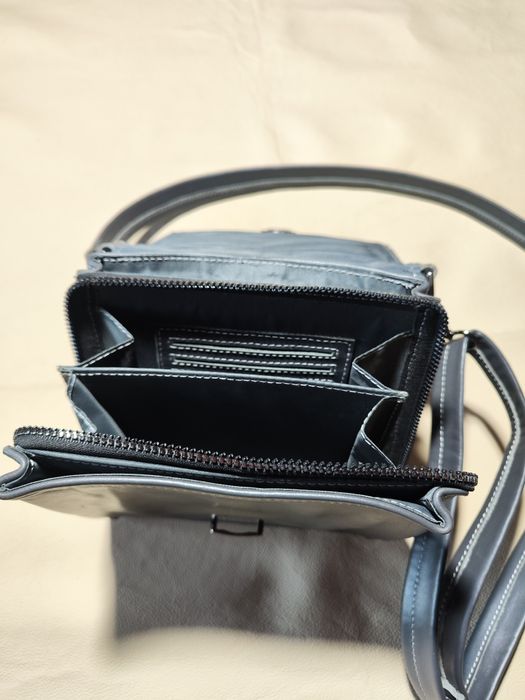 Барсетка кожаная на ремне.