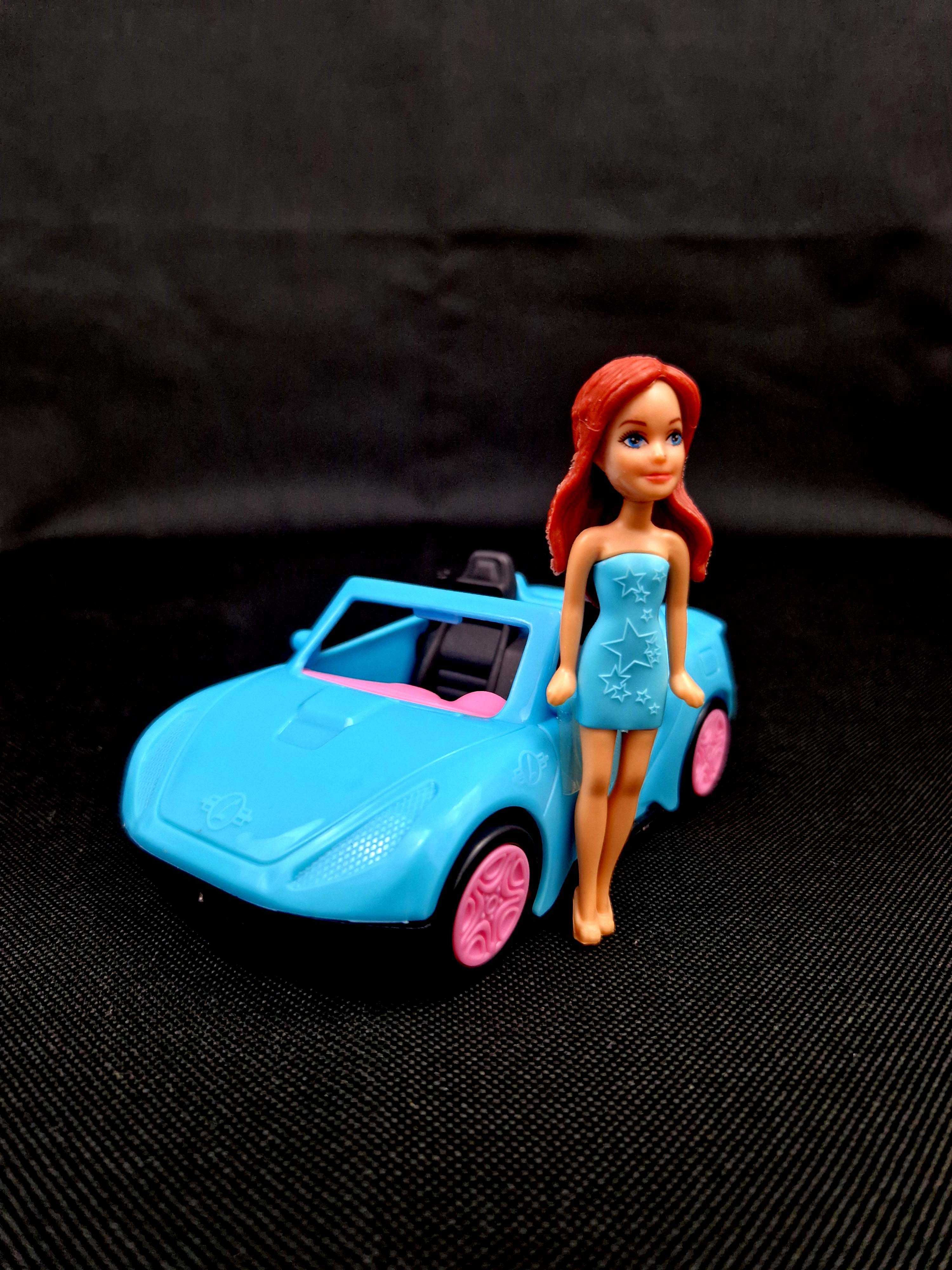 Lalka Laynier Sukienki i Niebieski Samochód