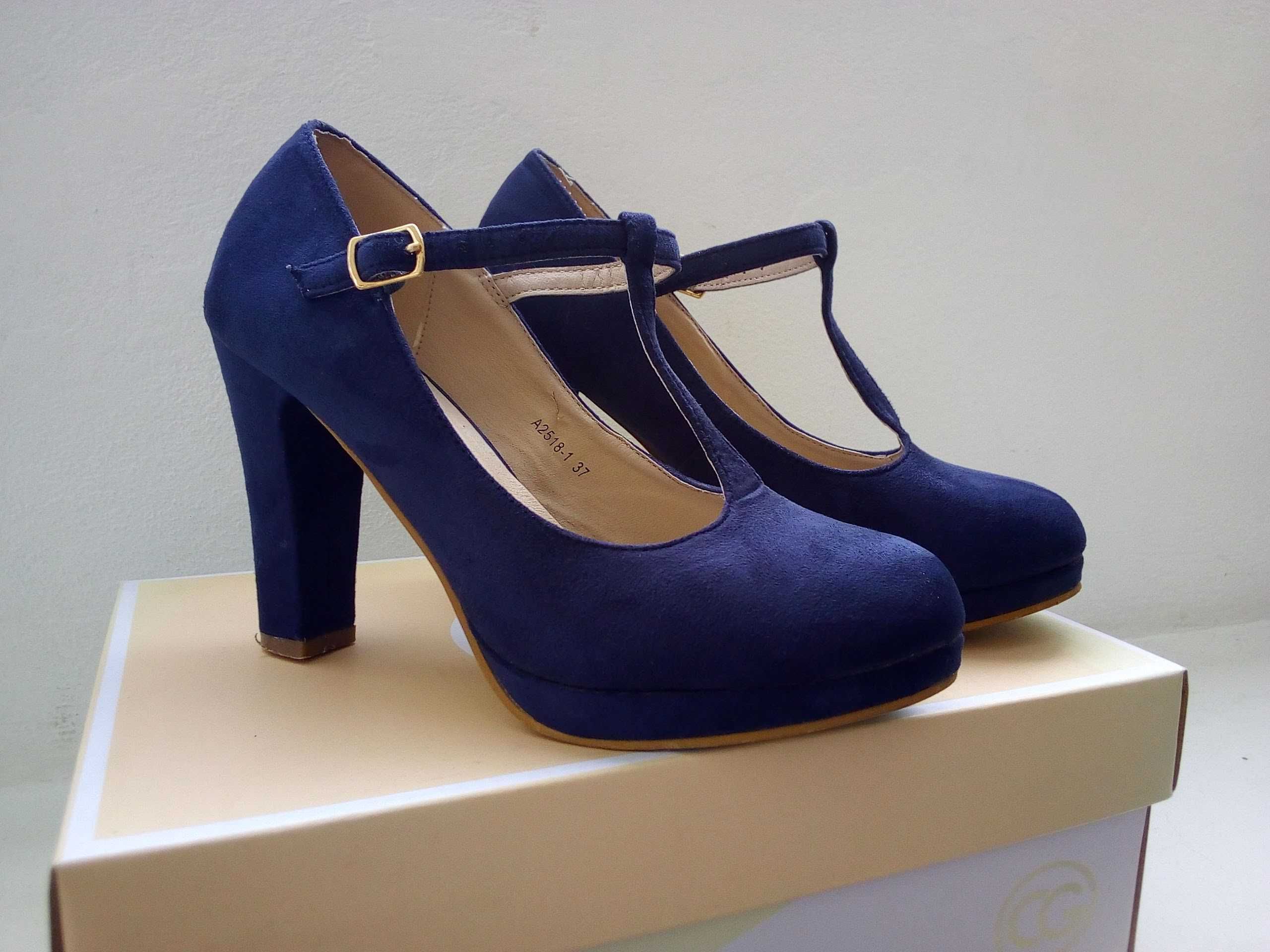 Sapatos azuis de camurça - Tamanho 37
