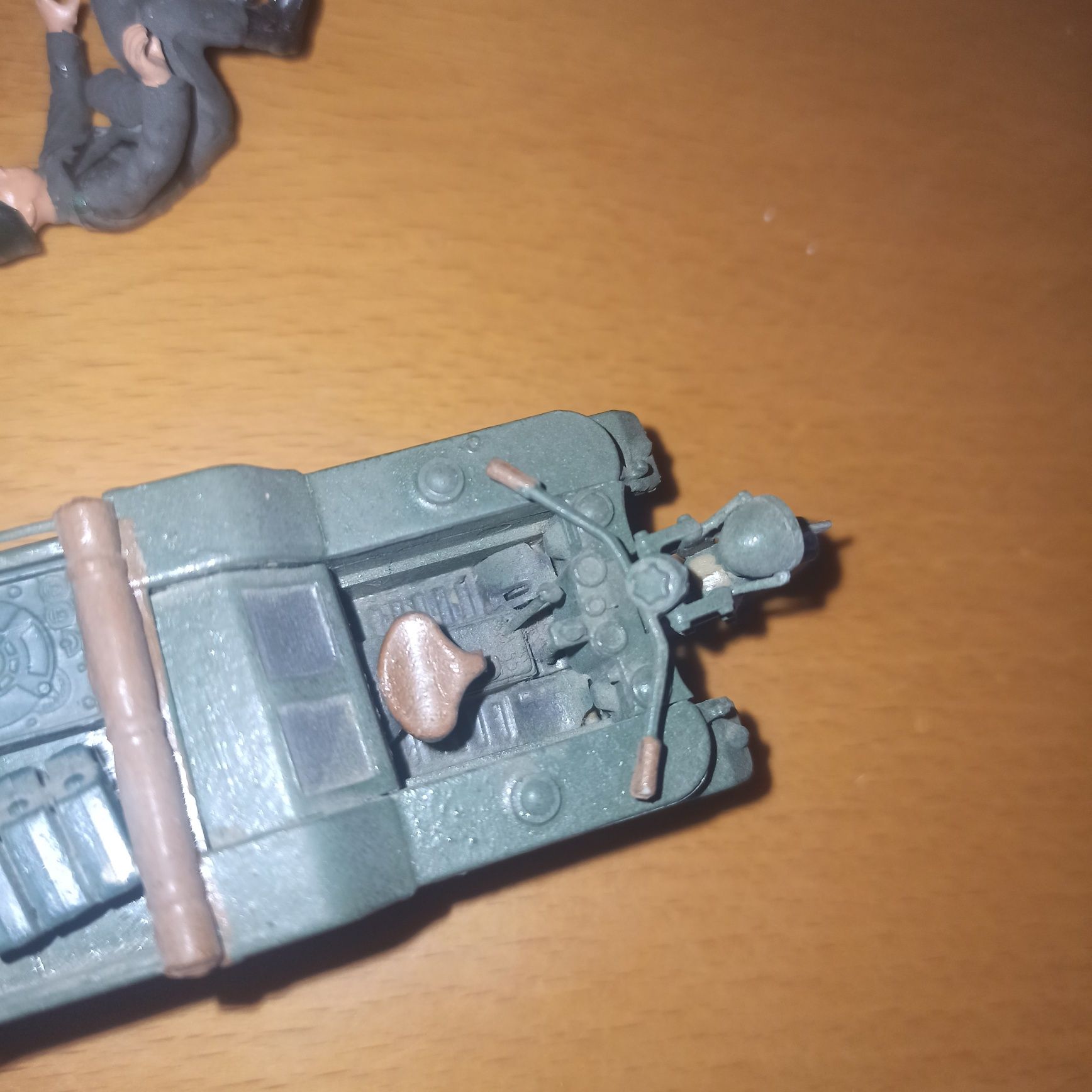 Sd.Kfz.2 Kettenkraftrad 1:35 model  kierowca i 3 szkopów