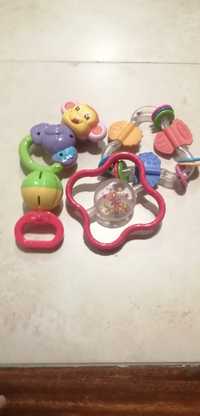 Brinquedos diversos de bebé - chocalhos