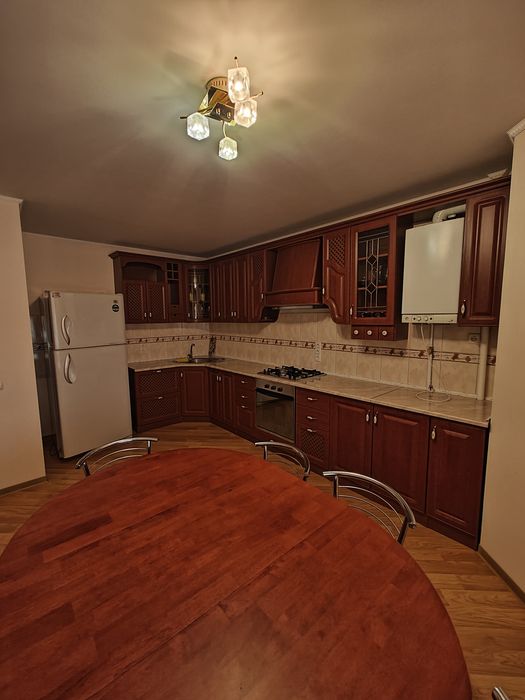 Продаж 2 кімнатна. Вул. Коновальця