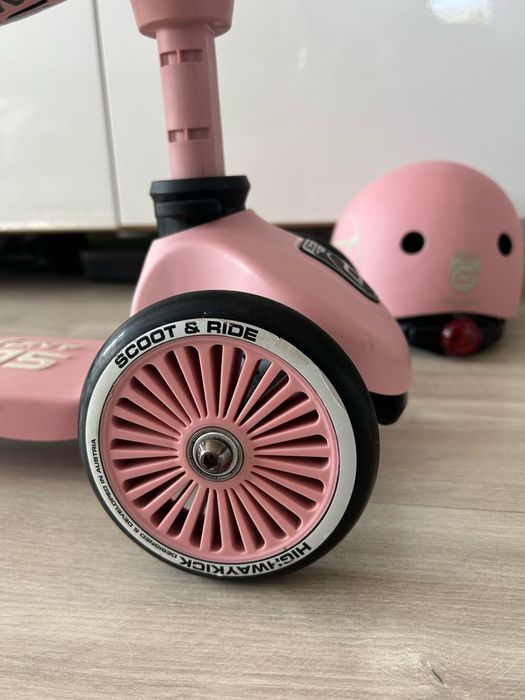 Scoot and ride hulajnoga z jezdzikiem 2w 1 z kaskiem dla dziewczynki