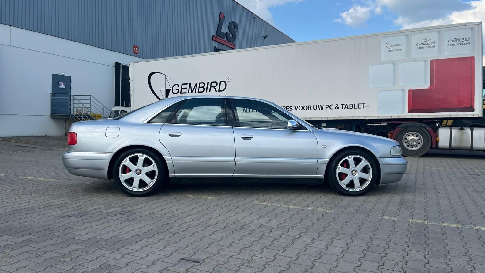 Audi S8 D2 4.2  V8  1999r.