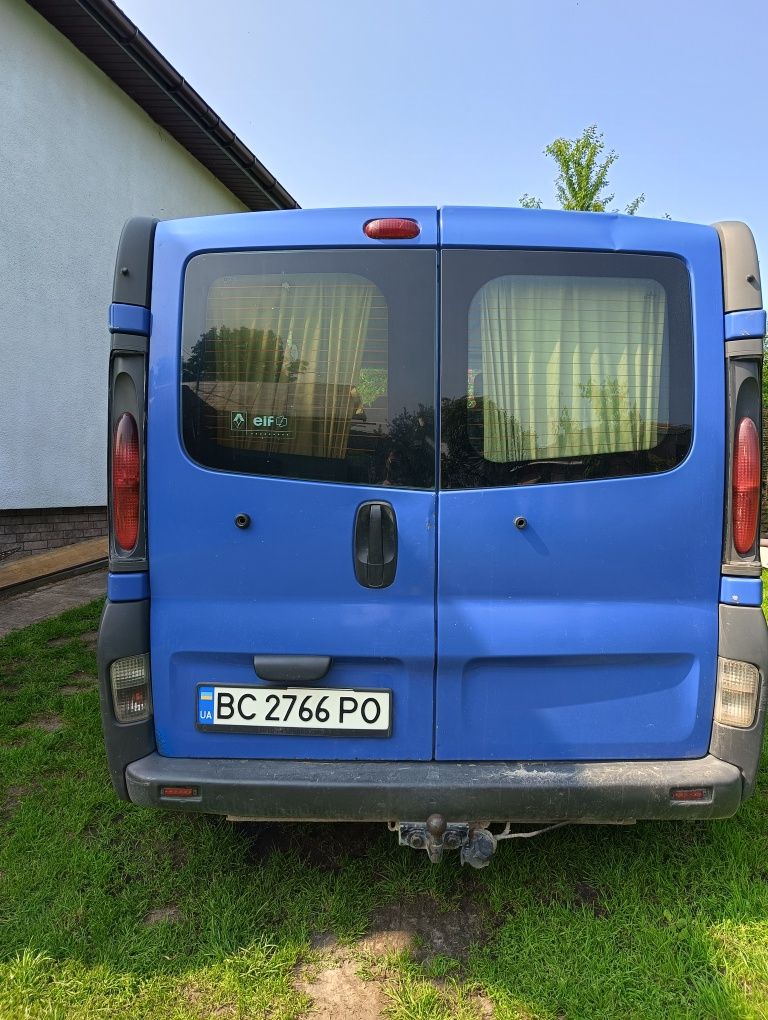 Бус Renault Трафік 2005 р 1.9 довга база