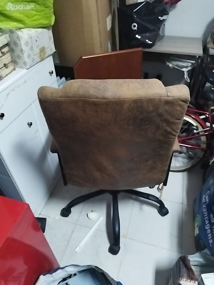 Cadeira de Escritório com Rodas