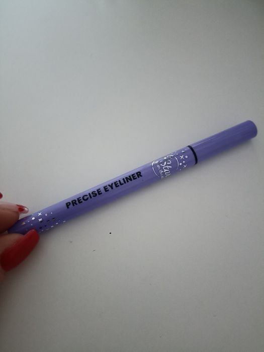 Czarny eyeliner w pisaku Stars From The Stars