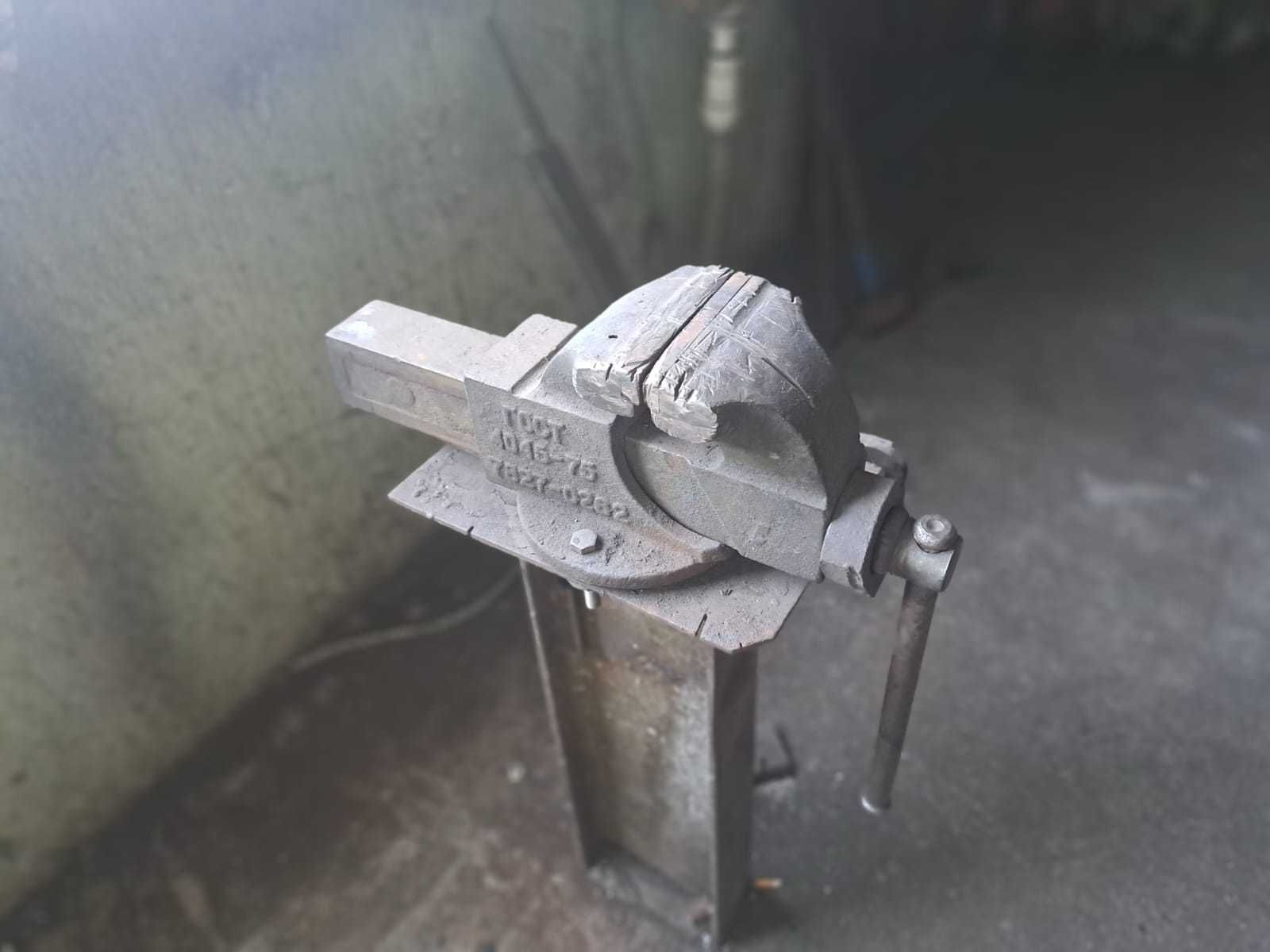 Продам ковальський молот, трубогиб, кузня