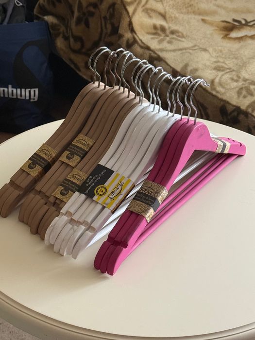 Вішалки для одежі 18 шт Деревʼяні вішаки для одежі різнокольорові нові