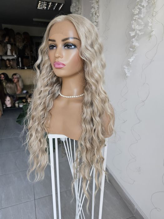 Długa peruka premium Aniela słowiański blond lace front naturalny efek