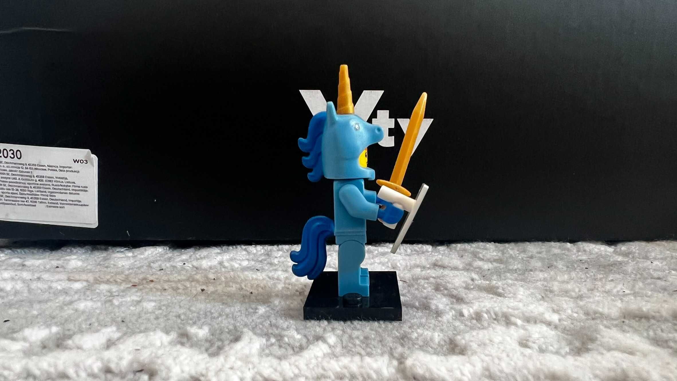 LEGO minifigure 71021 seria 18 facet JEDNOROŻEC