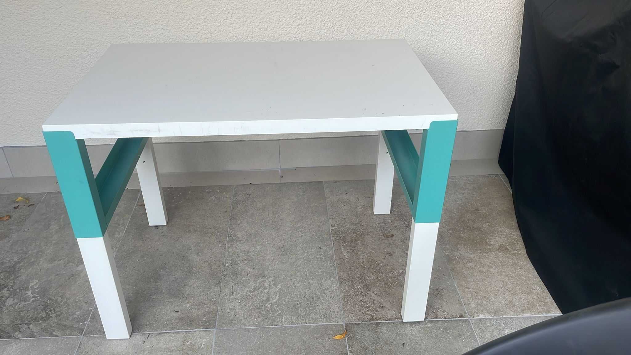 Biurko i krzesło obrotowe dla dziecka Ikea