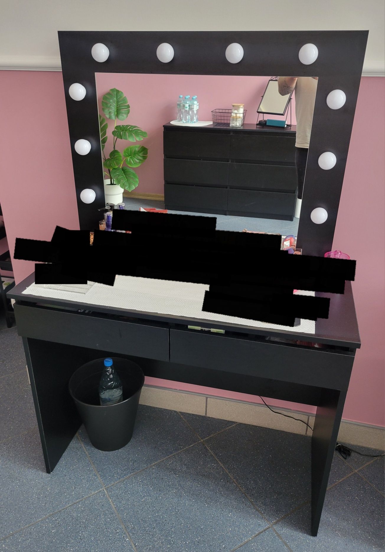 Toaletka z lampkami led wbudowanymi lustro make up makijaż