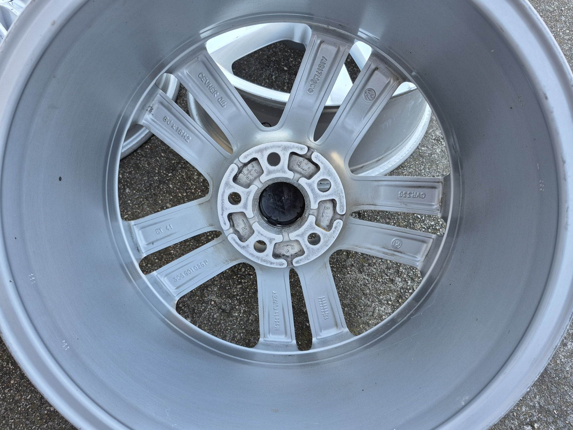 Felgi Alu Oryg VOLKSWAGEN Tiguan Passat Golf Jetta 5x112 18 Cali 8J