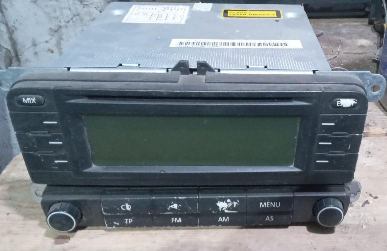 2 магнітоли Blaupunkt rcd300 та Daewoo на запчастини або відновлення