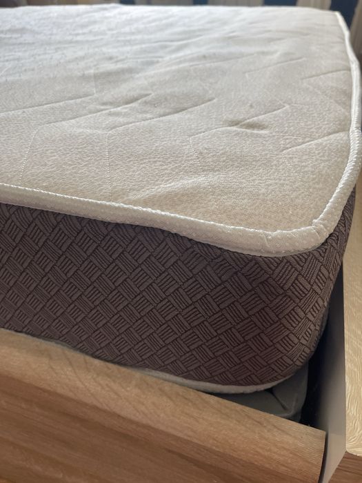 Продам матрас в хорошому стані.140 на 200. Самовивіз!