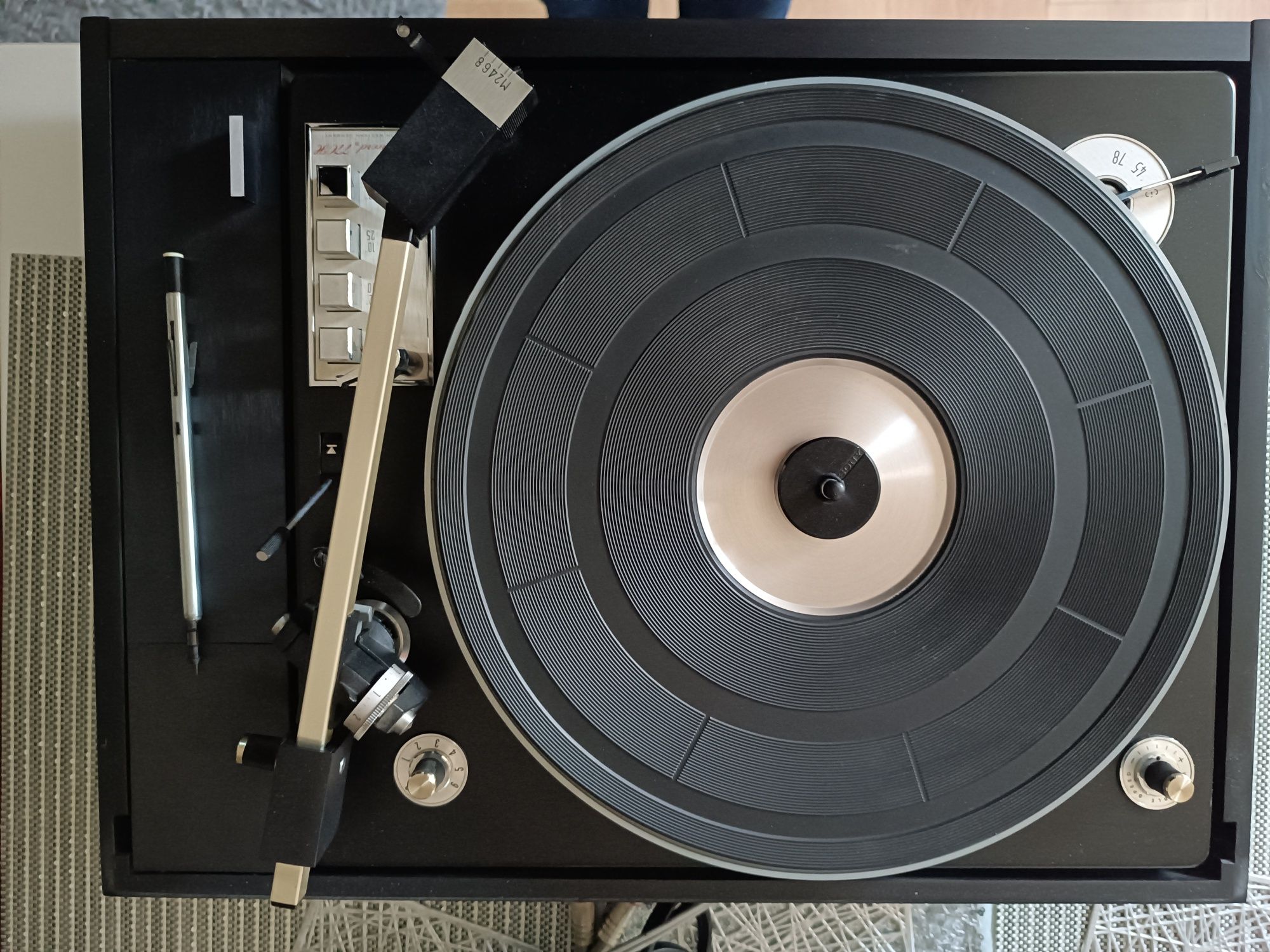 Sprzedam gramofon marki Elac 770h..