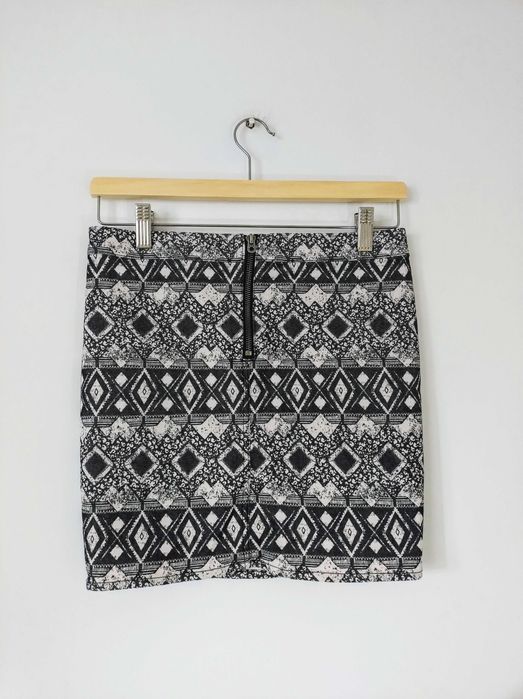 Czarno-biała krótka spódnica H&M azteckie wzory mini aztec 2010s 36 S