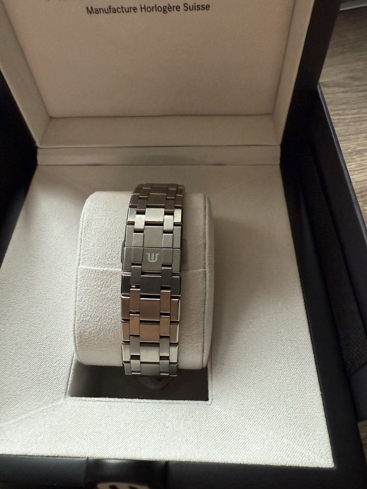 Maurise Lacroix Aikon automatic titanium 44 mm. AI 6038-TT03F-330-A