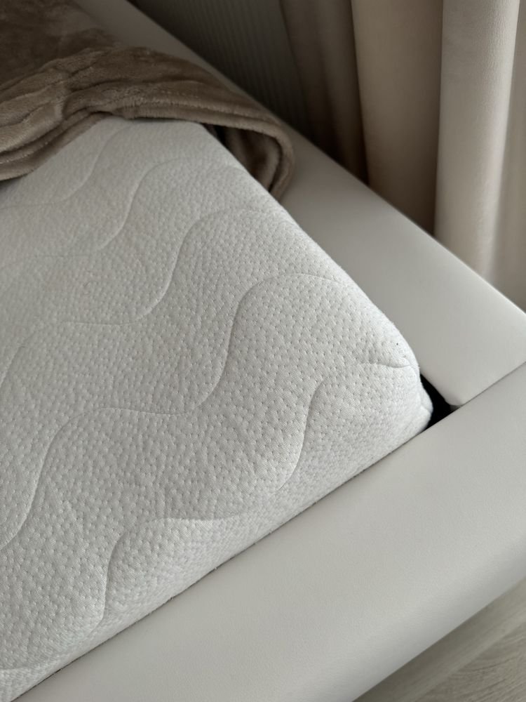 Łóżko glamour biale z kryształkami  160x200