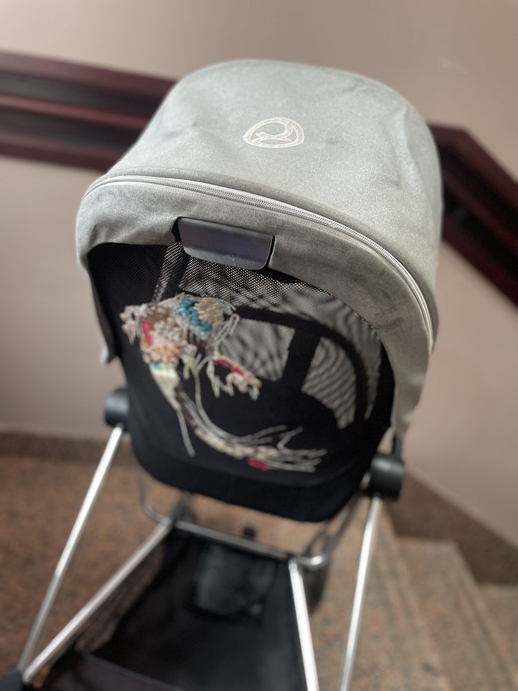 Cybex Mios Koi Crystal Lized wózek spacerowy szary czarny limitowany