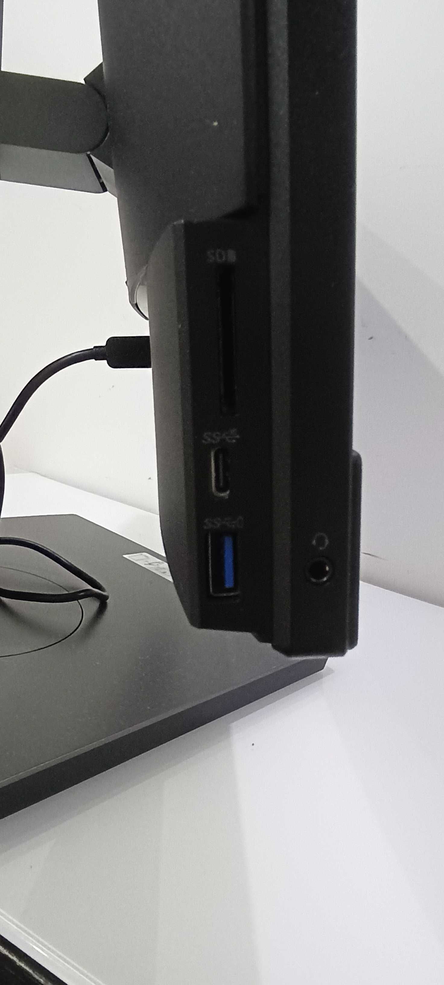 Dell Optiplex All In One 5270 Ecrã 21.5 FHD i5 9ªger/24GB RAM/SSD+HDD
