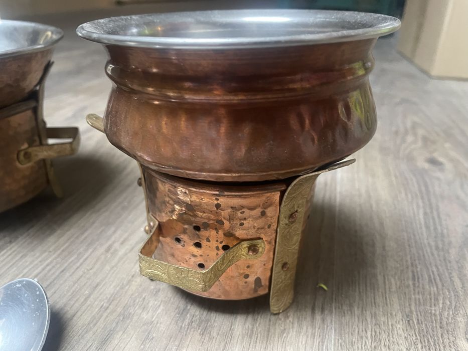 Indyjskie naczynia do restauracji rozne rodzaje