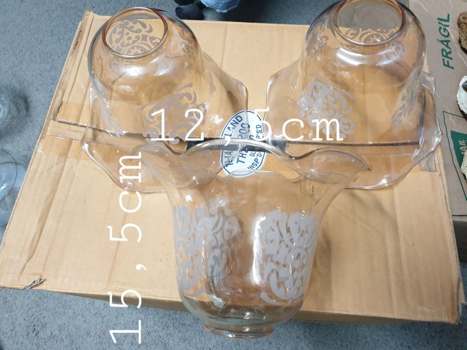 Diversos globos de candeieiros antigos