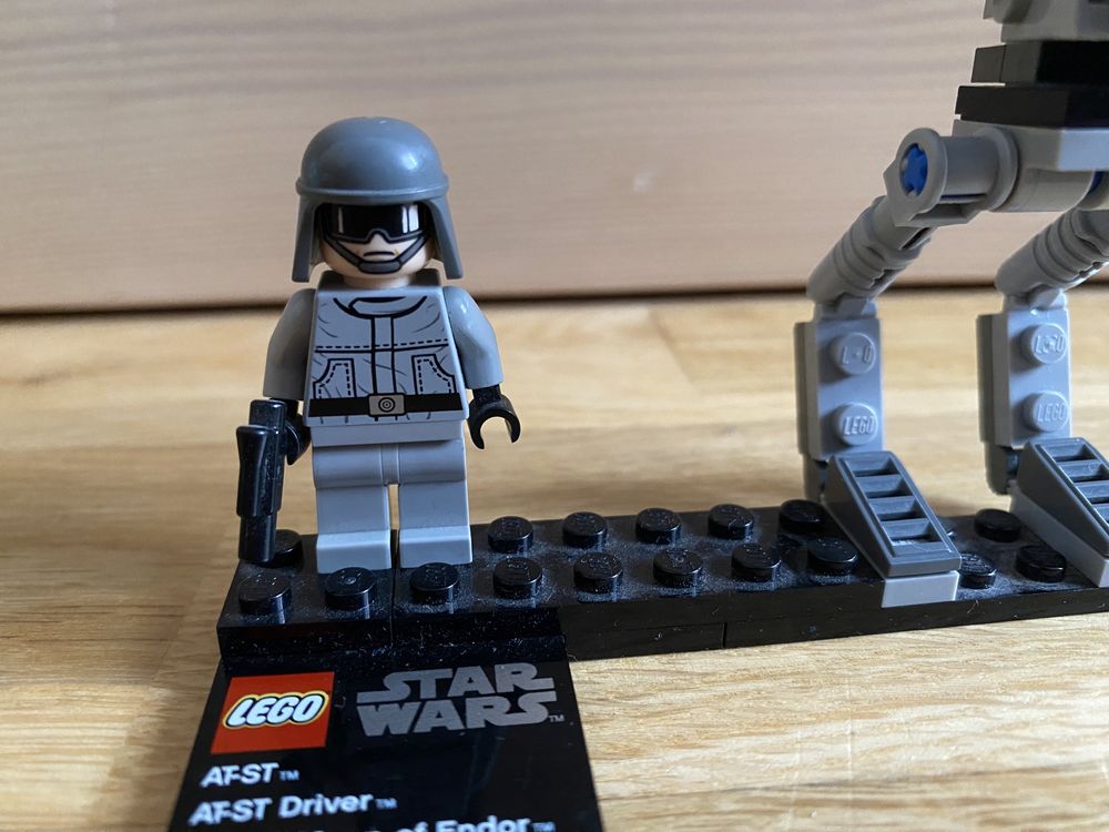LEGO 9679 AT-ST & Endor