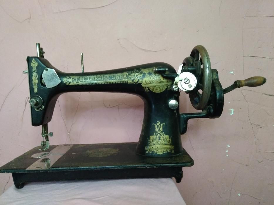 Антикварная швейная машинка "Госшвеймашина"