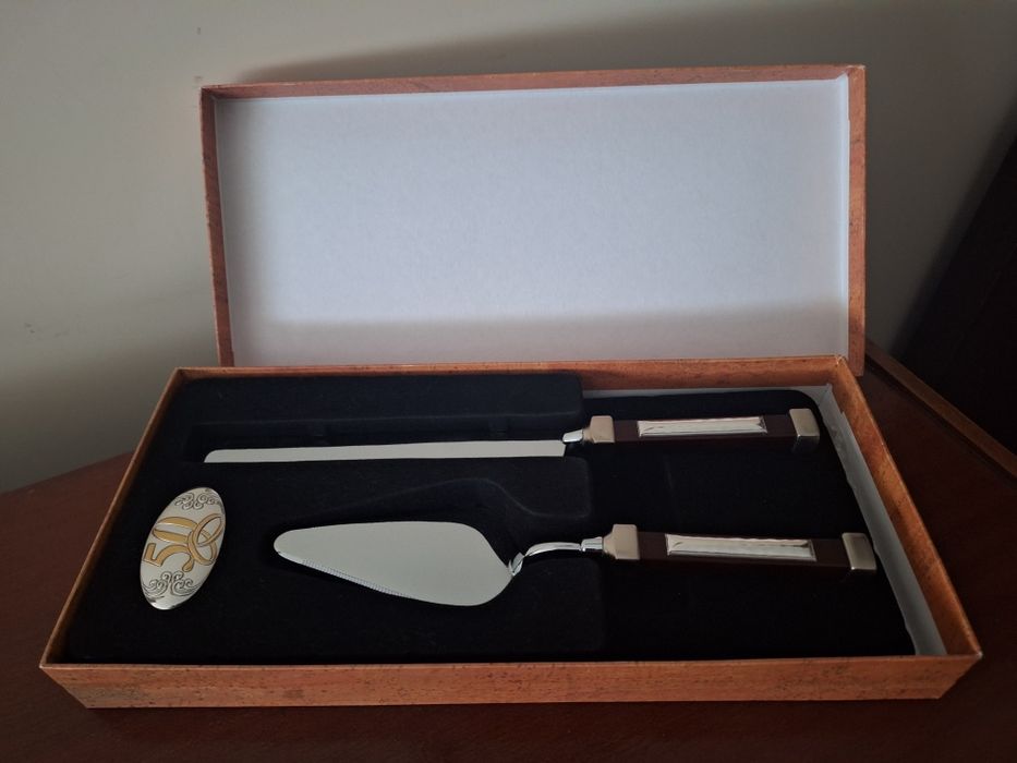 Bodas de ouro / Conjunto de faca e espátula de bolos