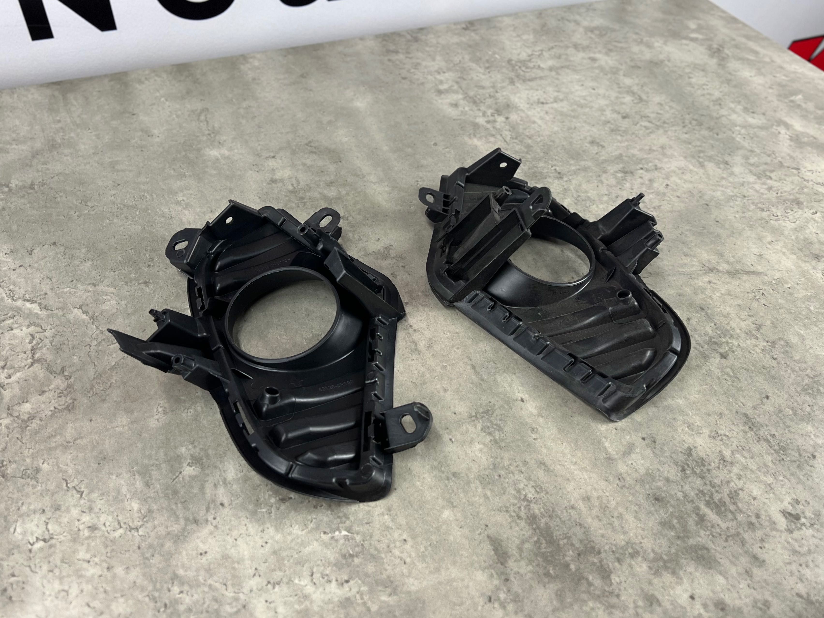 Решітка в бампер - TOYOTA RAV 4 ( XA50 ) 52128-42190 / 52127-42190