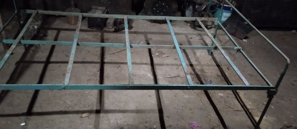 Cama de ferro solteiro