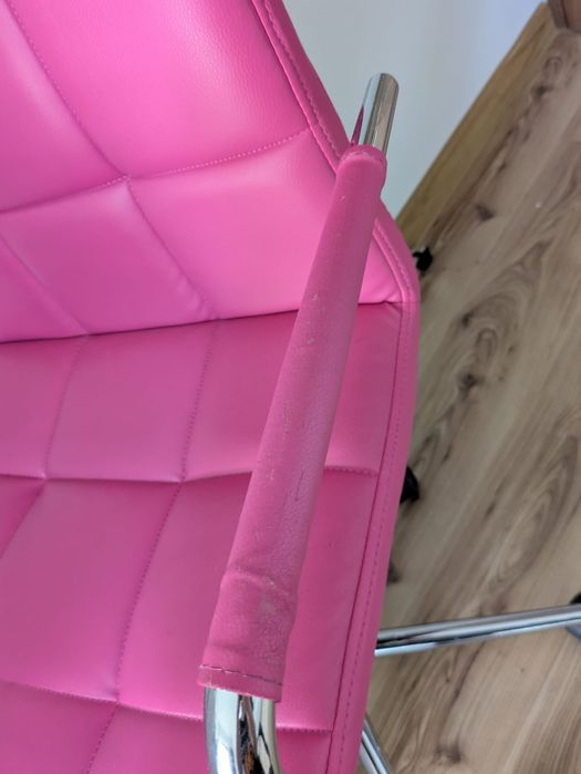 Krzesło obrotowe na kółkach