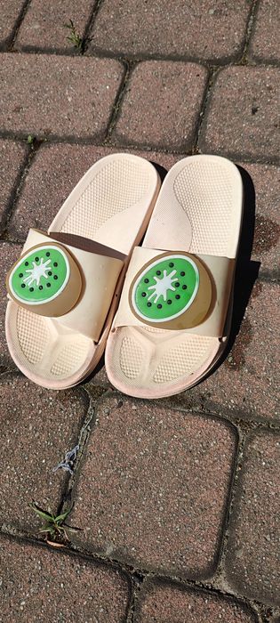 Klapki dziewczęce 35