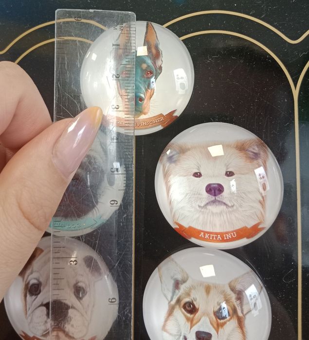 Magnes szklany z psami okrągły ok. 4cm - 1szt