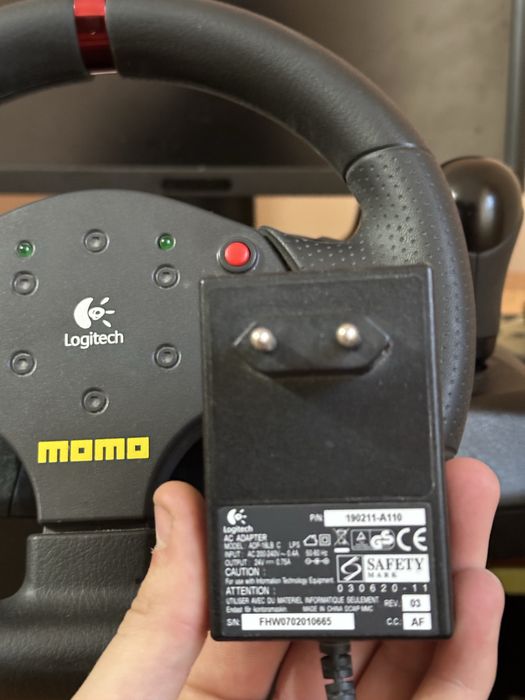 Ігровий руль Logitech MOMO Racing 240*